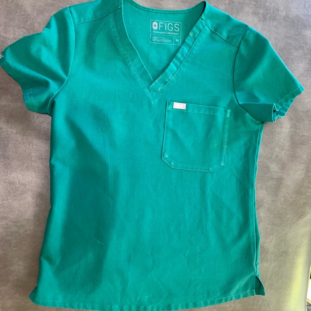 XS hunter green FIGS one pocket Catarina top